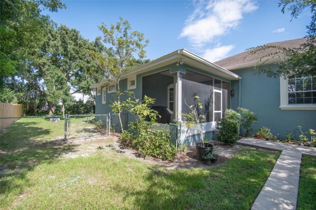 339 HOWARD AVENUE, LAKELAND, Florida 33815, 5 Bedrooms Bedrooms, ,6 BathroomsBathrooms,Residential,For Sale,HOWARD,L4924450