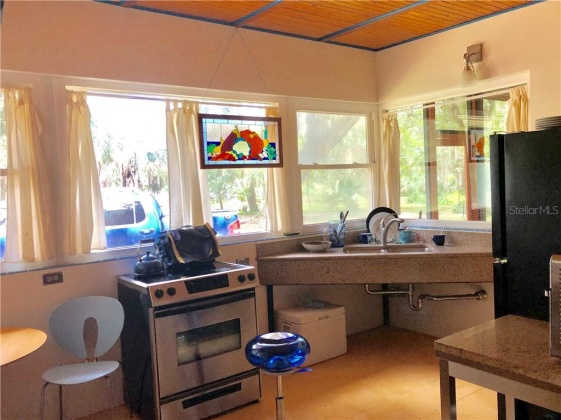 2060 LAKE ARIANA BOULEVARD, AUBURNDALE, Florida 33823, 3 Bedrooms Bedrooms, ,3 BathroomsBathrooms,Residential,For Sale,LAKE ARIANA,L4910854