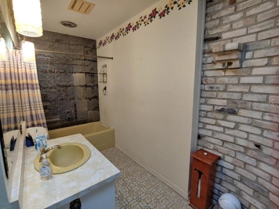 343 B STREET, FROSTPROOF, Florida 33843, 3 Bedrooms Bedrooms, ,2 BathroomsBathrooms,Residential,For Sale,B,K4901464