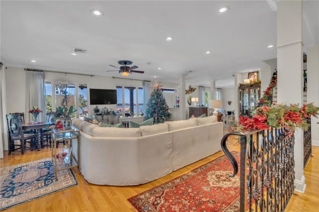 940 LAKE HOLLINGSWORTH DRIVE, LAKELAND, Florida 33803, 5 Bedrooms Bedrooms, ,6 BathroomsBathrooms,Residential,For Sale,LAKE HOLLINGSWORTH,L4927156