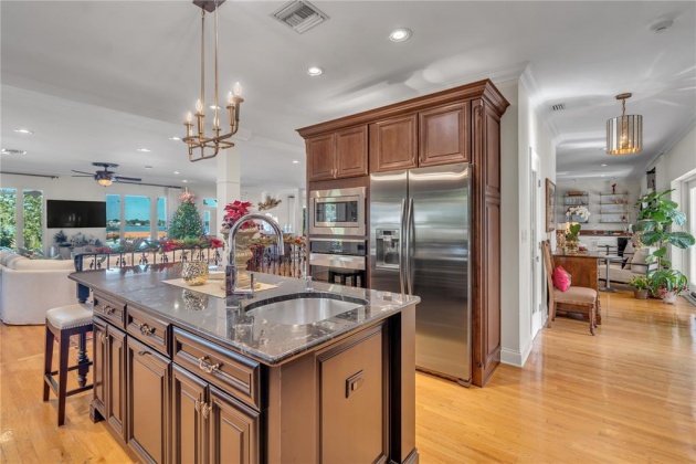 940 LAKE HOLLINGSWORTH DRIVE, LAKELAND, Florida 33803, 5 Bedrooms Bedrooms, ,6 BathroomsBathrooms,Residential,For Sale,LAKE HOLLINGSWORTH,L4927156