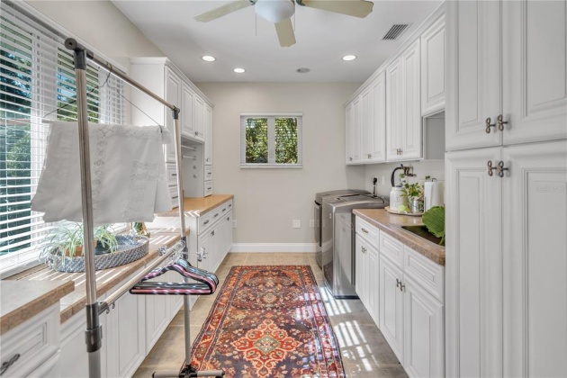 940 LAKE HOLLINGSWORTH DRIVE, LAKELAND, Florida 33803, 5 Bedrooms Bedrooms, ,6 BathroomsBathrooms,Residential,For Sale,LAKE HOLLINGSWORTH,L4927156