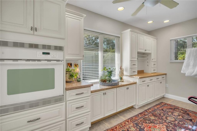 940 LAKE HOLLINGSWORTH DRIVE, LAKELAND, Florida 33803, 5 Bedrooms Bedrooms, ,6 BathroomsBathrooms,Residential,For Sale,LAKE HOLLINGSWORTH,L4927156