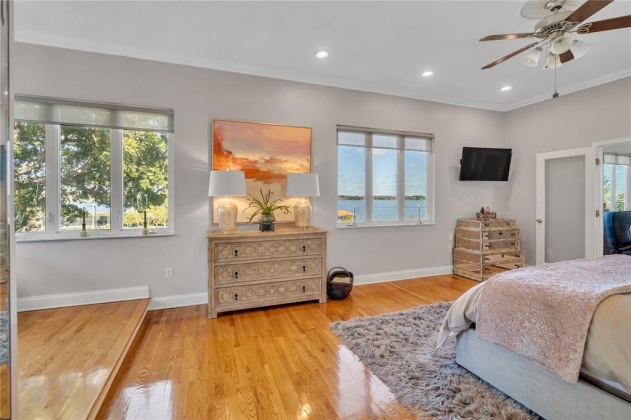 940 LAKE HOLLINGSWORTH DRIVE, LAKELAND, Florida 33803, 5 Bedrooms Bedrooms, ,6 BathroomsBathrooms,Residential,For Sale,LAKE HOLLINGSWORTH,L4927156