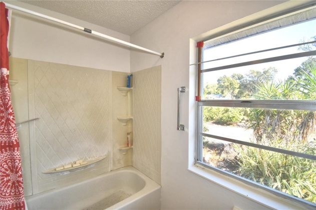 405 4TH COURT, FROSTPROOF, Florida 33843, 3 Bedrooms Bedrooms, ,3 BathroomsBathrooms,Rental Properties,For Sale,4TH,K4901618