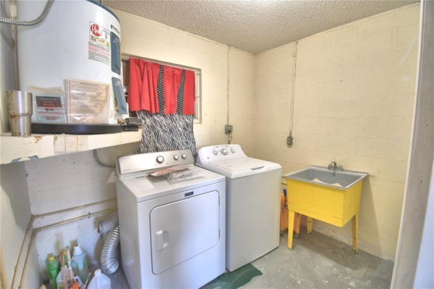 405 4TH COURT, FROSTPROOF, Florida 33843, 3 Bedrooms Bedrooms, ,3 BathroomsBathrooms,Rental Properties,For Sale,4TH,K4901618