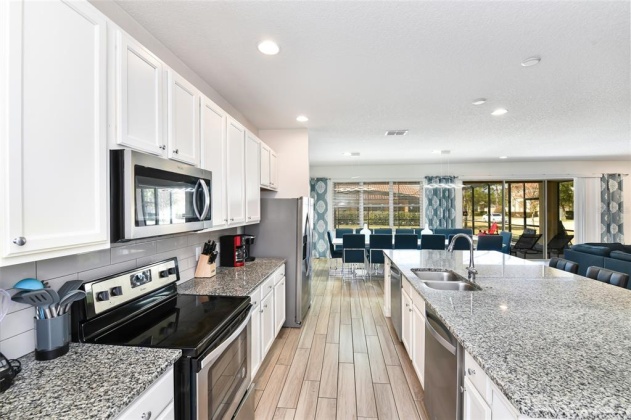 4053 OAKTREE DRIVE, DAVENPORT, Florida 33837, 14 Bedrooms Bedrooms, ,11 BathroomsBathrooms,Residential,For Sale,OAKTREE,S5062392