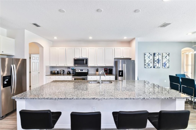 4053 OAKTREE DRIVE, DAVENPORT, Florida 33837, 14 Bedrooms Bedrooms, ,11 BathroomsBathrooms,Residential,For Sale,OAKTREE,S5062392