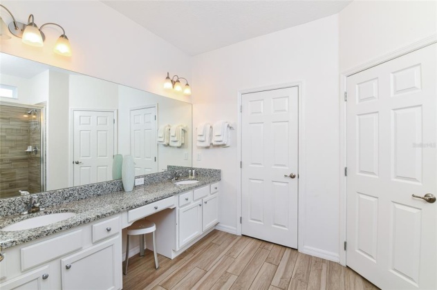 4053 OAKTREE DRIVE, DAVENPORT, Florida 33837, 14 Bedrooms Bedrooms, ,11 BathroomsBathrooms,Residential,For Sale,OAKTREE,S5062392
