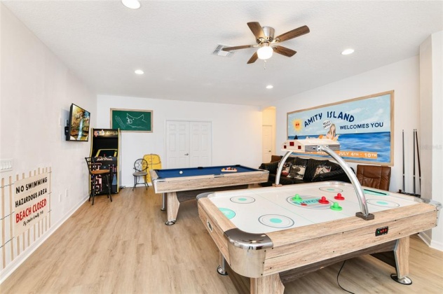 4053 OAKTREE DRIVE, DAVENPORT, Florida 33837, 14 Bedrooms Bedrooms, ,11 BathroomsBathrooms,Residential,For Sale,OAKTREE,S5062392