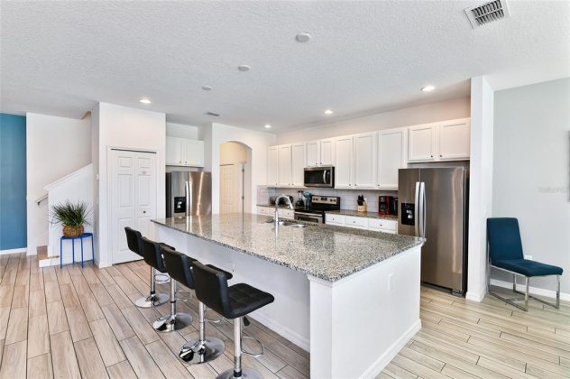 4053 OAKTREE DRIVE, DAVENPORT, Florida 33837, 14 Bedrooms Bedrooms, ,11 BathroomsBathrooms,Residential,For Sale,OAKTREE,S5062392