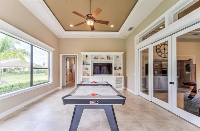 1918 HERITAGE LAKES BOULEVARD, LAKELAND, Florida 33803, 4 Bedrooms Bedrooms, ,3 BathroomsBathrooms,Residential,For Sale,HERITAGE LAKES,L4927677