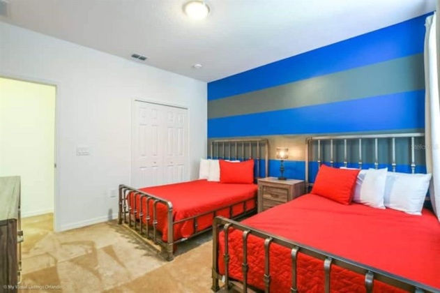 7013 OAKWOOD STREET, DAVENPORT, Florida 33837, 14 Bedrooms Bedrooms, ,10 BathroomsBathrooms,Residential,For Sale,OAKWOOD,T3354677