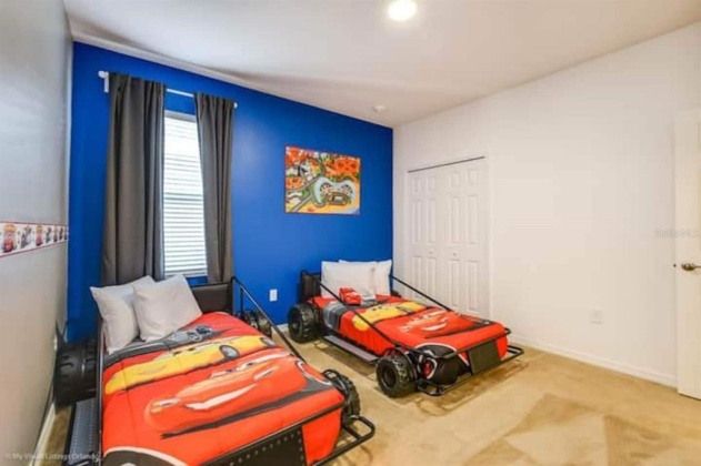 7013 OAKWOOD STREET, DAVENPORT, Florida 33837, 14 Bedrooms Bedrooms, ,10 BathroomsBathrooms,Residential,For Sale,OAKWOOD,T3354677