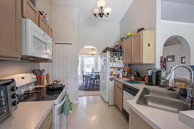 526 SUNRIDGE WOODS BOULEVARD, DAVENPORT, Florida 33837, 3 Bedrooms Bedrooms, ,2 BathroomsBathrooms,Residential,For Sale,SUNRIDGE WOODS,O6006103