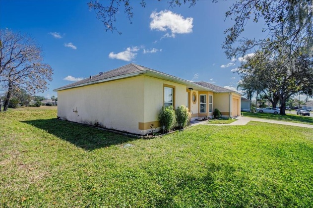 526 SUNRIDGE WOODS BOULEVARD, DAVENPORT, Florida 33837, 3 Bedrooms Bedrooms, ,2 BathroomsBathrooms,Residential,For Sale,SUNRIDGE WOODS,O6006103