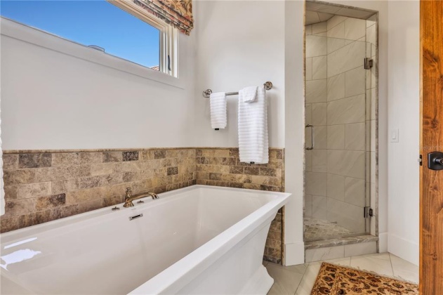 4015 COUNTRY CLUB ROAD, WINTER HAVEN, Florida 33881, 4 Bedrooms Bedrooms, ,4 BathroomsBathrooms,Residential,For Sale,COUNTRY CLUB,L4928297
