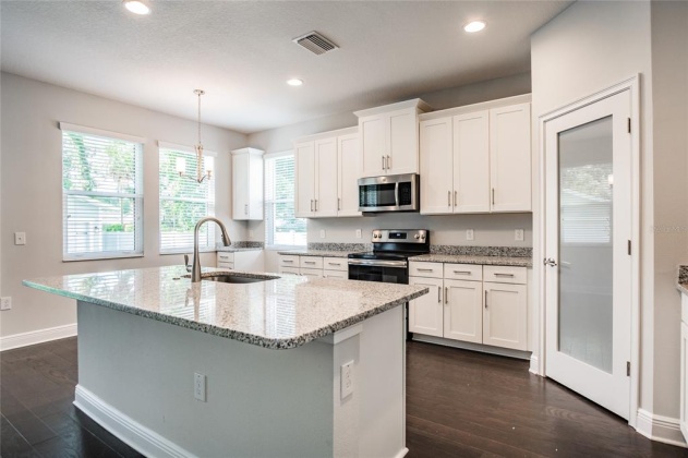 1829 CHEROKEE TRAIL, LAKELAND, Florida 33803, 3 Bedrooms Bedrooms, ,3 BathroomsBathrooms,Residential,For Sale,CHEROKEE,T3358108