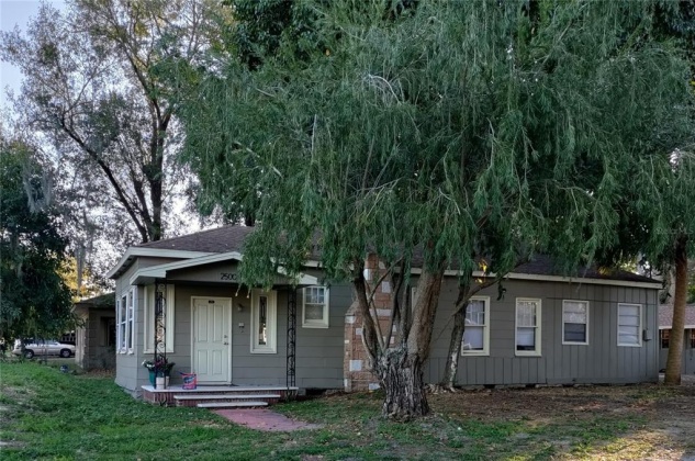 2500 AVENUE J, WINTER HAVEN, Florida 33881, 4 Bedrooms Bedrooms, ,3 BathroomsBathrooms,Residential,For Sale,AVENUE J,S5061345