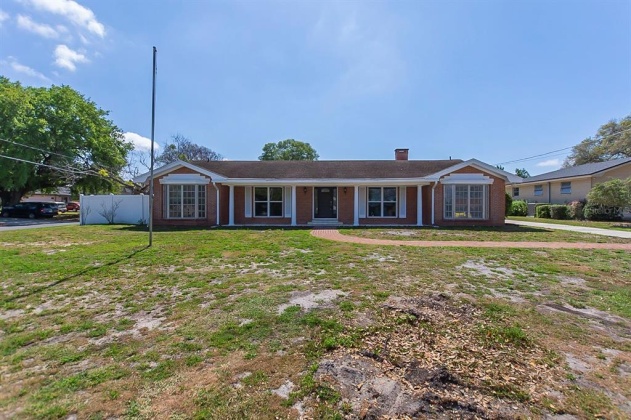 417 LAKE FLORENCE DRIVE, WINTER HAVEN, Florida 33884, 5 Bedrooms Bedrooms, ,4 BathroomsBathrooms,Residential,For Sale,LAKE FLORENCE,O6007694