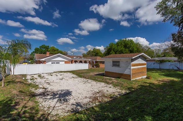 417 LAKE FLORENCE DRIVE, WINTER HAVEN, Florida 33884, 5 Bedrooms Bedrooms, ,4 BathroomsBathrooms,Residential,For Sale,LAKE FLORENCE,O6007694