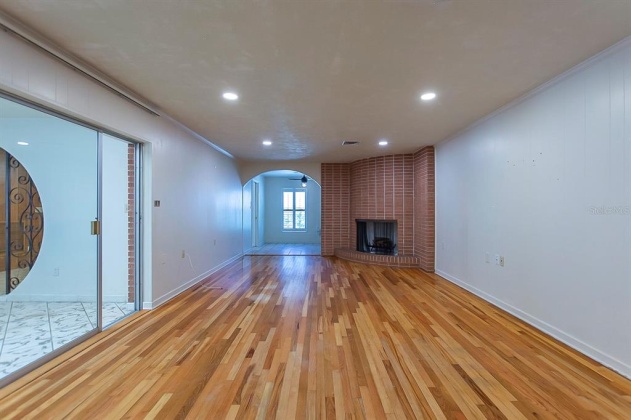 417 LAKE FLORENCE DRIVE, WINTER HAVEN, Florida 33884, 5 Bedrooms Bedrooms, ,4 BathroomsBathrooms,Residential,For Sale,LAKE FLORENCE,O6007694
