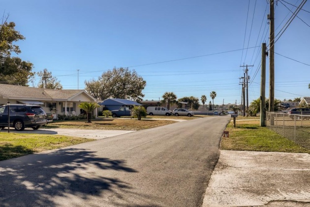 133 WHITMAN ROAD, WINTER HAVEN, Florida 33884, 3 Bedrooms Bedrooms, ,2 BathroomsBathrooms,Residential,For Sale,WHITMAN,W7842236