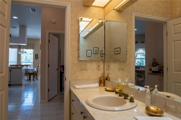 320 LOCHEN CIRCLE, WINTER HAVEN, Florida 33884, 3 Bedrooms Bedrooms, ,3 BathroomsBathrooms,Residential,For Sale,LOCHEN,P4917585