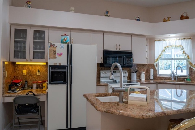 320 LOCHEN CIRCLE, WINTER HAVEN, Florida 33884, 3 Bedrooms Bedrooms, ,3 BathroomsBathrooms,Residential,For Sale,LOCHEN,P4917585