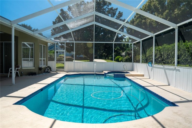 320 LOCHEN CIRCLE, WINTER HAVEN, Florida 33884, 3 Bedrooms Bedrooms, ,3 BathroomsBathrooms,Residential,For Sale,LOCHEN,P4917585