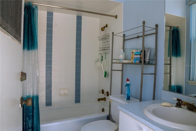 320 LOCHEN CIRCLE, WINTER HAVEN, Florida 33884, 3 Bedrooms Bedrooms, ,3 BathroomsBathrooms,Residential,For Sale,LOCHEN,P4917585