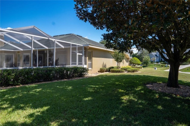 320 LOCHEN CIRCLE, WINTER HAVEN, Florida 33884, 3 Bedrooms Bedrooms, ,3 BathroomsBathrooms,Residential,For Sale,LOCHEN,P4917585