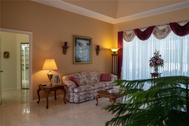 320 LOCHEN CIRCLE, WINTER HAVEN, Florida 33884, 3 Bedrooms Bedrooms, ,3 BathroomsBathrooms,Residential,For Sale,LOCHEN,P4917585