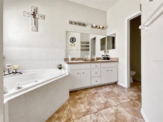 547 TERRANOVA CIRCLE, WINTER HAVEN, Florida 33884, 4 Bedrooms Bedrooms, ,2 BathroomsBathrooms,Residential,For Sale,TERRANOVA,L4928352