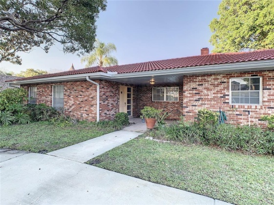 110 LAKE FLORENCE DRIVE, WINTER HAVEN, Florida 33884, 4 Bedrooms Bedrooms, ,3 BathroomsBathrooms,Residential,For Sale,LAKE FLORENCE,U8153887