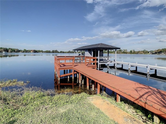 110 LAKE FLORENCE DRIVE, WINTER HAVEN, Florida 33884, 4 Bedrooms Bedrooms, ,3 BathroomsBathrooms,Residential,For Sale,LAKE FLORENCE,U8153887