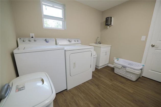1435 COMBEE ROAD, LAKELAND, Florida 33801, 3 Bedrooms Bedrooms, ,2 BathroomsBathrooms,Residential,For Sale,COMBEE,L4928465