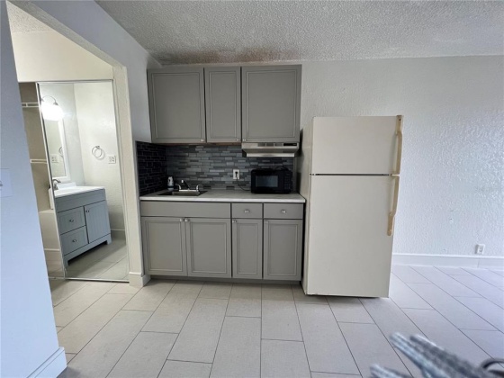 43420 HIGHWAY 27, DAVENPORT, Florida 33837, 1 Bedroom Bedrooms, ,1 BathroomBathrooms,Residential,For Sale,HIGHWAY 27,P4919828