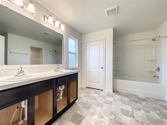 1008 OVERLOOK COURT, DAVENPORT, Florida 33837, 4 Bedrooms Bedrooms, ,2 BathroomsBathrooms,Residential,For Sale,OVERLOOK,P4919797