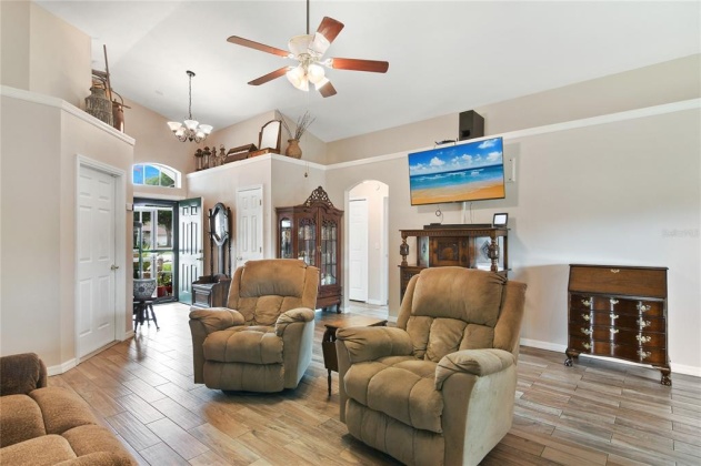 542 OAKPARK LOOP, DAVENPORT, Florida 33837, 3 Bedrooms Bedrooms, ,2 BathroomsBathrooms,Residential,For Sale,OAKPARK,P4919876