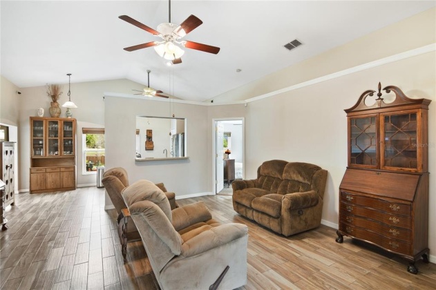 542 OAKPARK LOOP, DAVENPORT, Florida 33837, 3 Bedrooms Bedrooms, ,2 BathroomsBathrooms,Residential,For Sale,OAKPARK,P4919876