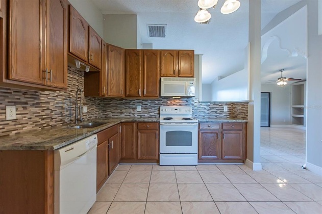 607 CADDY DRIVE, POINCIANA, Florida 34759, 3 Bedrooms Bedrooms, ,2 BathroomsBathrooms,Residential,For Sale,CADDY,O6010660