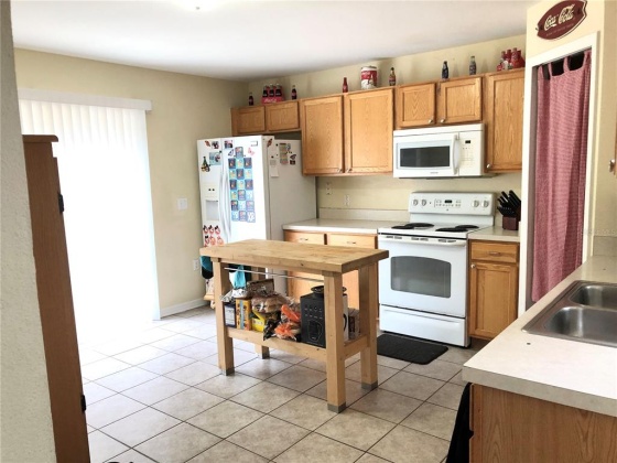 7825 COUNTRY CHASE AVENUE, LAKELAND, Florida 33810, 4 Bedrooms Bedrooms, ,3 BathroomsBathrooms,Residential,For Sale,COUNTRY CHASE,L4927667