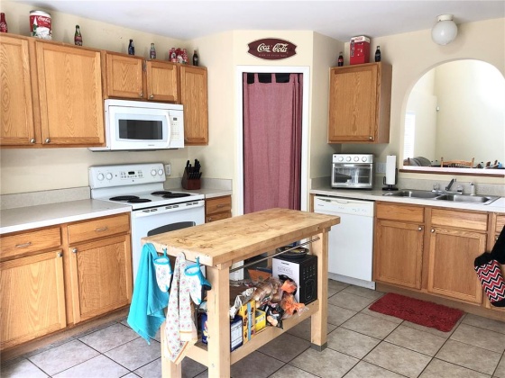 7825 COUNTRY CHASE AVENUE, LAKELAND, Florida 33810, 4 Bedrooms Bedrooms, ,3 BathroomsBathrooms,Residential,For Sale,COUNTRY CHASE,L4927667