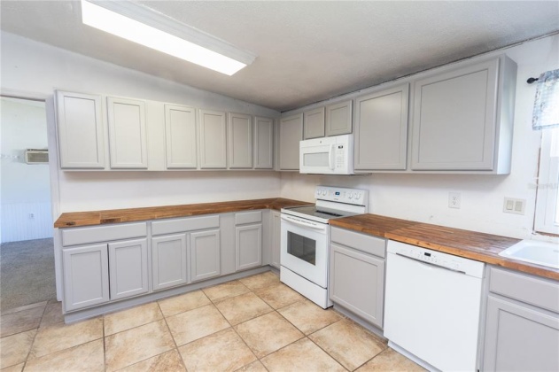 4214 WOODSRIDGE DRIVE, POLK CITY, Florida 33868, 3 Bedrooms Bedrooms, ,2 BathroomsBathrooms,Residential,For Sale,WOODSRIDGE,P4919675