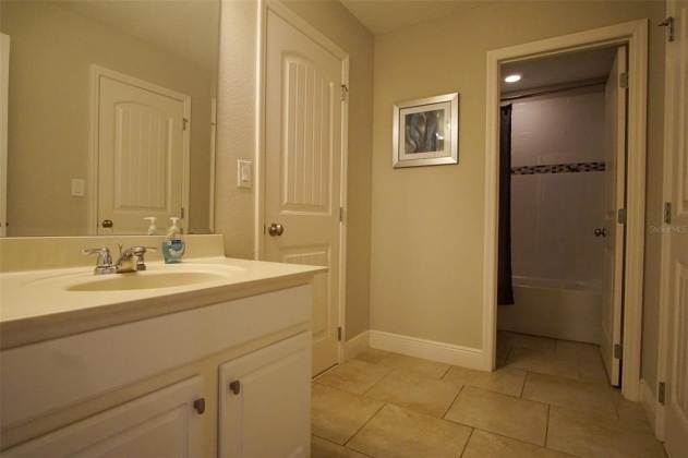 4201 OAKVIEW DRIVE, DAVENPORT, Florida 33837, 6 Bedrooms Bedrooms, ,5 BathroomsBathrooms,Rental Properties,For Sale,OAKVIEW,S5064318
