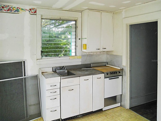 101 MAPLE STREET, DAVENPORT, Florida 33837, 4 Bedrooms Bedrooms, ,2 BathroomsBathrooms,Residential,For Sale,MAPLE,P4919463