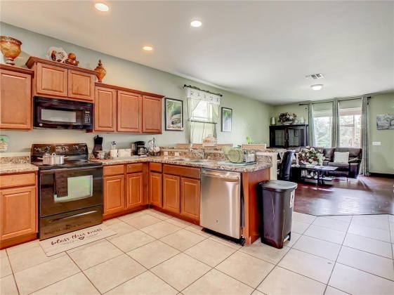 662 HIGHLAND MEADOWS AVENUE, DAVENPORT, Florida 33837, 4 Bedrooms Bedrooms, ,2 BathroomsBathrooms,Residential,For Sale,HIGHLAND MEADOWS,S5064213