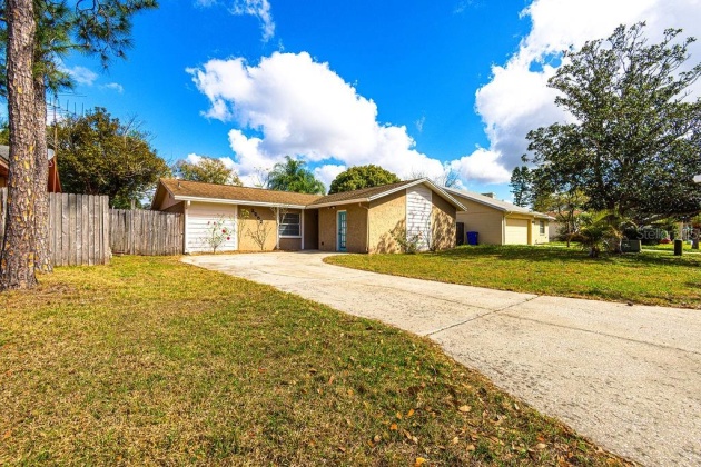 2252 HONEY DRIVE, LAKELAND, Florida 33801, 3 Bedrooms Bedrooms, ,2 BathroomsBathrooms,Residential,For Sale,HONEY,L4928276