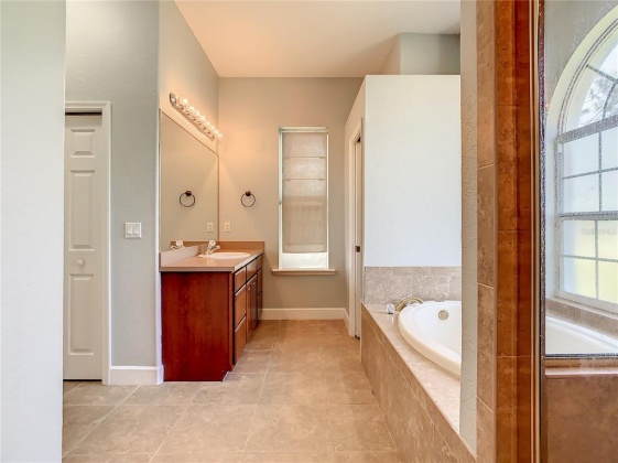 131 HIDDEN PALMS COURT, DAVENPORT, Florida 33897, 4 Bedrooms Bedrooms, ,3 BathroomsBathrooms,Residential,For Sale,HIDDEN PALMS,O6010396